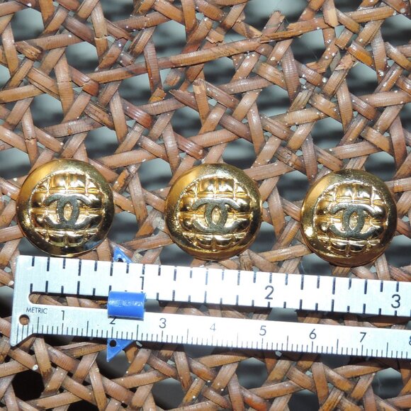 3 Vintage CHANEL Buttons Gold Quilt CC Design Authentic Signed 19mm or 3/4" - Picture 1 of 4